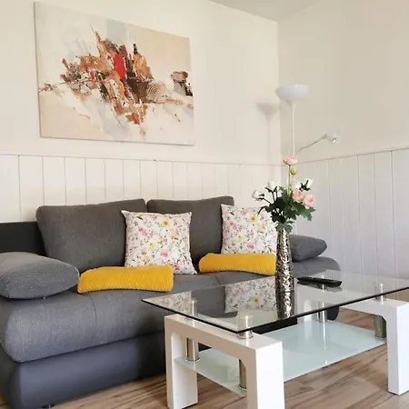 Gokaprun Mit Blick Auf Berge * カプルーン