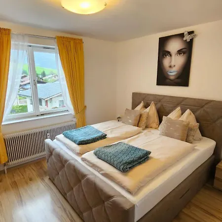 Gokaprun Mit Blick Auf Berge * Kaprun