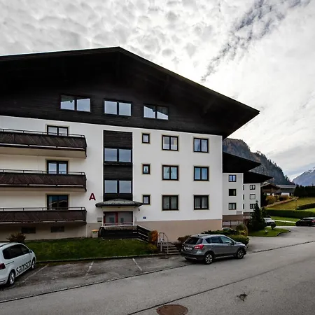 Gokaprun Mit Blick Auf Berge Kaprun