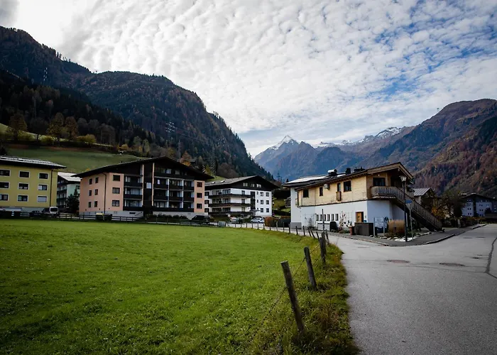 Gokaprun Mit Blick Auf Berge Kaprun
