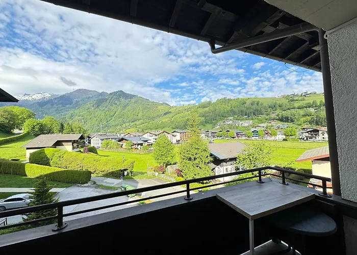 Gokaprun Mit Blick Auf Berge *